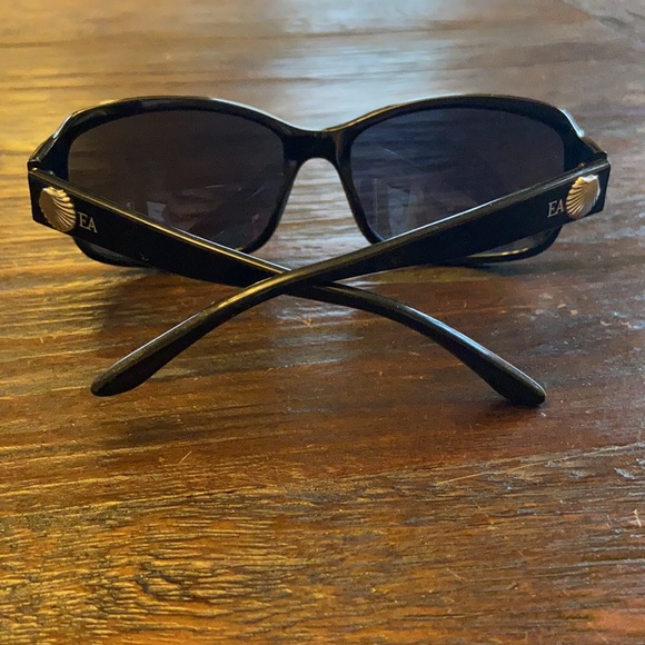 Elizabeth Arden EA-5138 Sunglasses - Picture 5 of 5